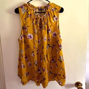 Torrid sleeveless blouse yellow flowers
